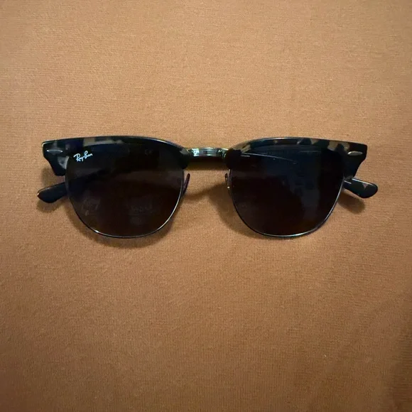Ray-Ban Classic Tortoise Sunglasses - Picture 2 of 11